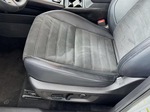 Used 2024 Mitsubishi Outlander 4WD Plug-In Hybrid image 15