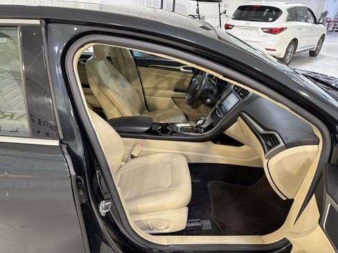 Used 2014 Ford Fusion SE w/ Equipment Group 202A FWD image 14