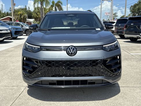 New 2026 Volkswagen Tiguan SE R-Line FWD image 2