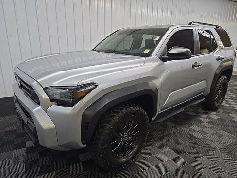 Used 2025 Toyota 4Runner SR5 AWD/4WD image 9