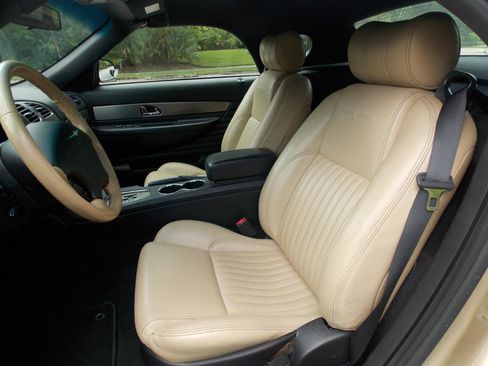 Used 2005 Ford Thunderbird RWD image 2