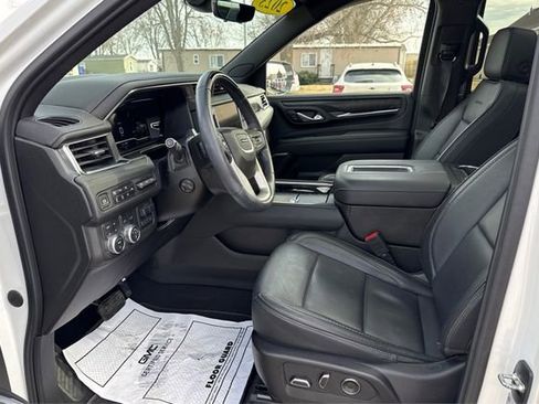 Used 2023 GMC Yukon Denali w/ Denali Reserve Package image 9