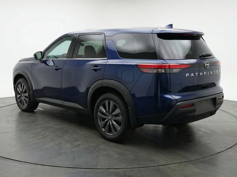 Used 2025 Nissan Pathfinder SV image 6