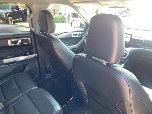 Used 2024 Ford Explorer XLT w/ Equipment Group 202A image 9