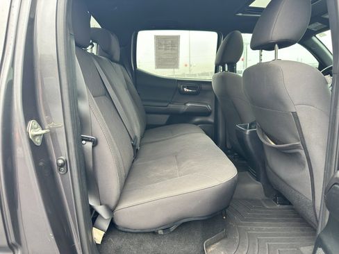 Used 2017 Toyota Tacoma TRD Sport RWD image 29