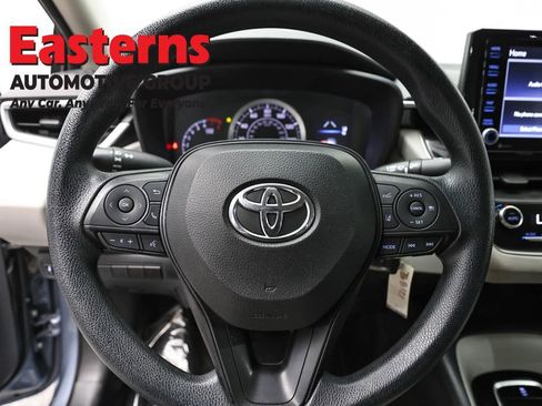 Used 2022 Toyota Corolla LE FWD image 10