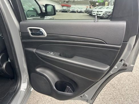 Used 2022 Jeep Grand Cherokee Laredo X image 21