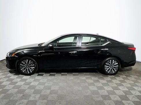 Used 2025 Nissan Altima 2.5 SV FWD image 4