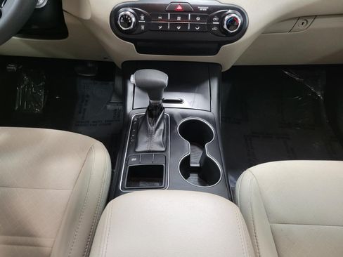 Used 2020 Kia Sorento LX FWD image 44