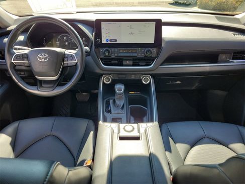 Used 2024 Toyota Grand Highlander XLE image 14