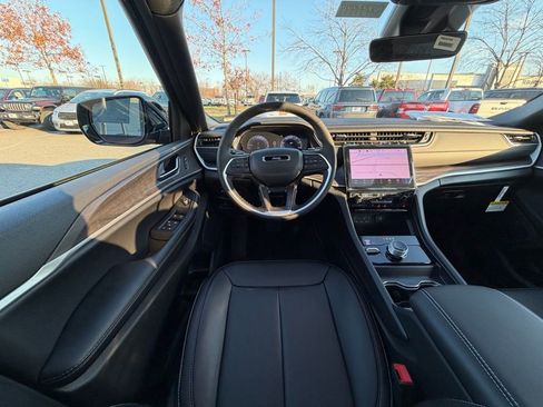 New 2025 Jeep Grand Cherokee Limited image 13