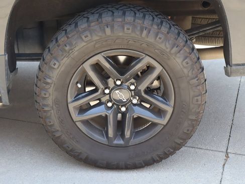 Used 2021 Chevrolet Silverado 1500 LT Trail Boss w/ Convenience Package II AWD/4WD image 28