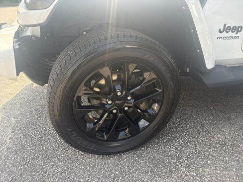 Used 2021 Jeep Wrangler Unlimited Sahara AWD/4WD image 30