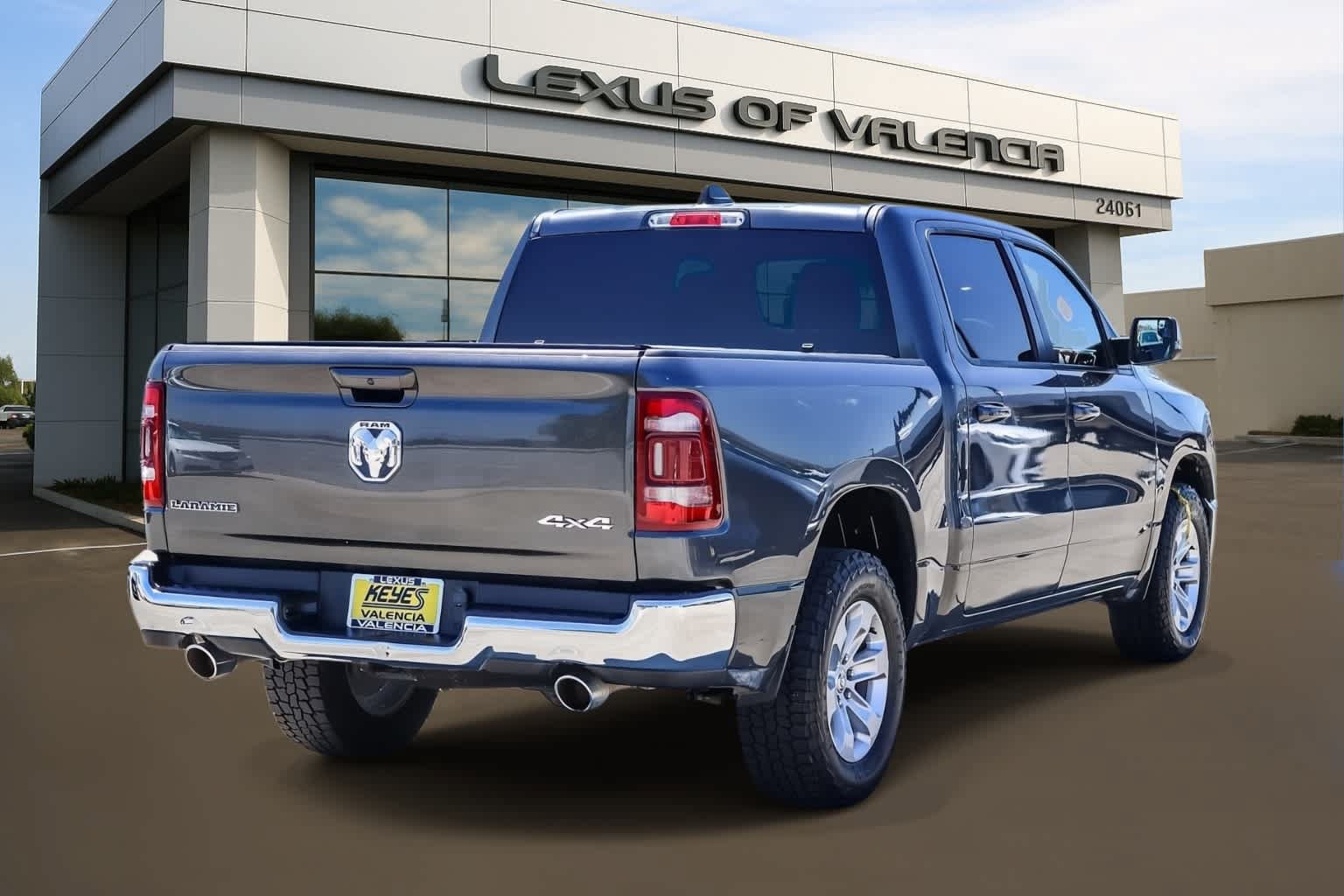 Used 2024 RAM 1500 Laramie AWD/4WD image 4
