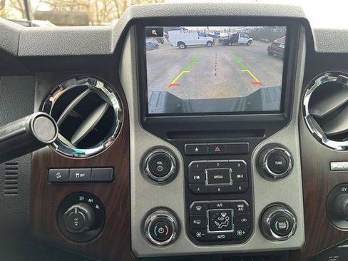 Used 2016 Ford F250 Lariat w/ Lariat Interior Package image 18