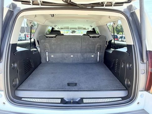 Used 2018 Chevrolet Suburban LT RWD image 17