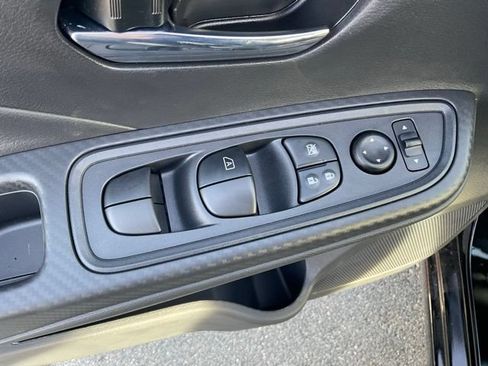 New 2025 Nissan Versa SV w/ Trunk Package FWD image 10