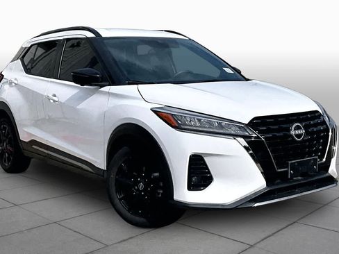 Certified 2023 Nissan Kicks SR w/ SR Premium Package FWD image 3