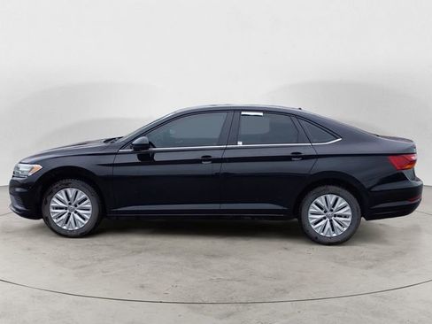 Used 2019 Volkswagen Jetta SE FWD image 2