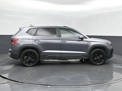 Used 2022 Volkswagen Taos SE w/ Panoramic Sunroof Package AWD/4WD image 5