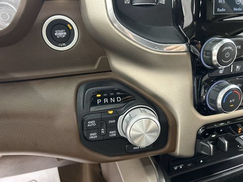 Used 2019 RAM 1500 Laramie AWD/4WD image 18