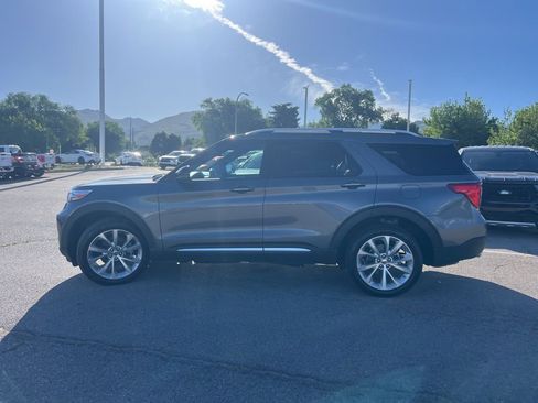 Used 2023 Ford Explorer Platinum w/ Technology Package AWD/4WD image 12