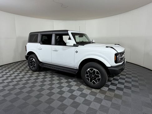 New 2025 Ford Bronco Outer Banks image 1