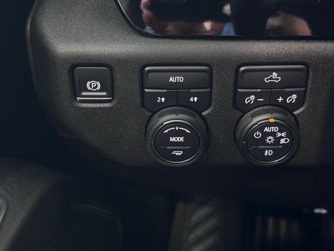 Certified 2025 Chevrolet Silverado 1500 RST AWD/4WD image 20