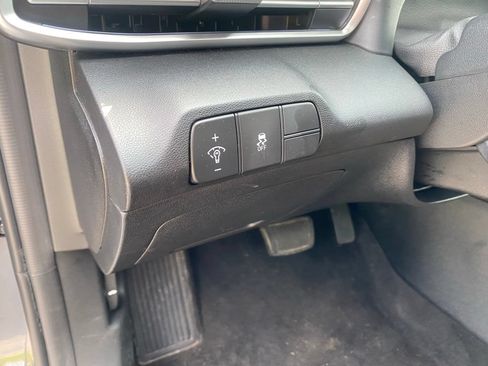 Used 2025 Hyundai Elantra SEL FWD image 17
