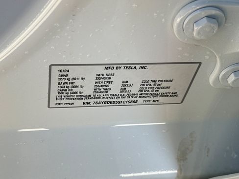 Used 2025 Tesla Model Y Long Range RWD image 28