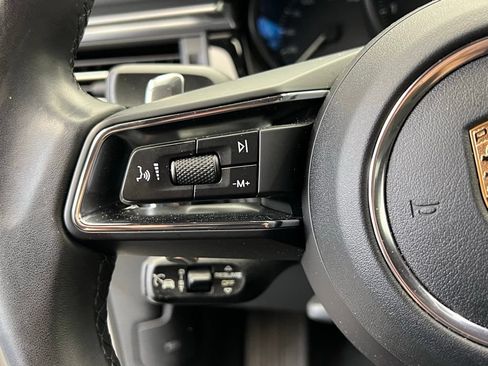 Used 2024 Porsche Macan AWD/4WD image 8