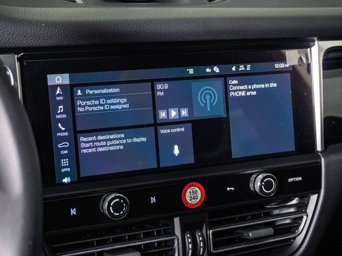 Certified 2026 Porsche Macan AWD/4WD image 22