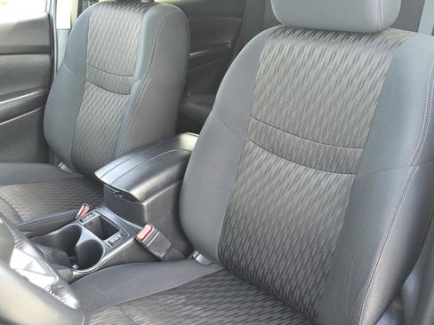 Used 2018 Nissan Rogue SV FWD image 12
