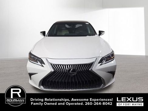 Used 2020 Lexus ES 350 Ultra Luxury w/ Accessory Package FWD image 3