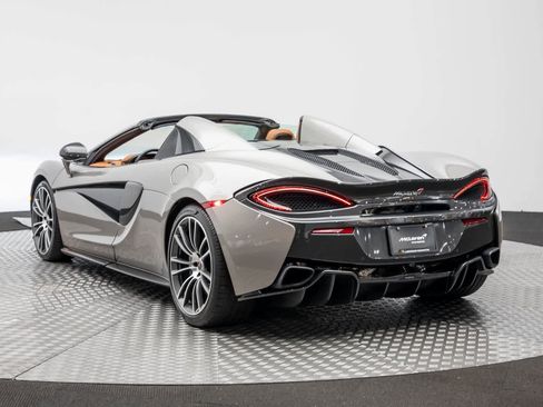 Used 2018 McLaren 570S Spider image 4