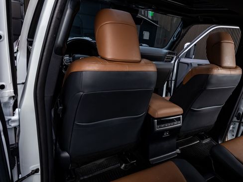 Used 2024 Lexus GX 550 w/ Accessory Package (2T) AWD/4WD image 34