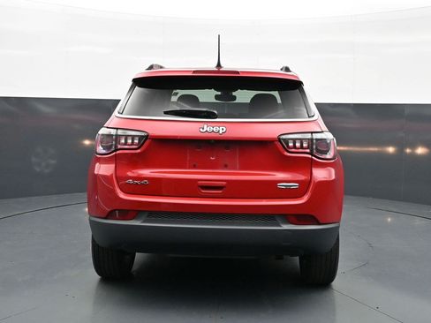 Used 2020 Jeep Compass Latitude w/ Cold Weather Group AWD/4WD image 6