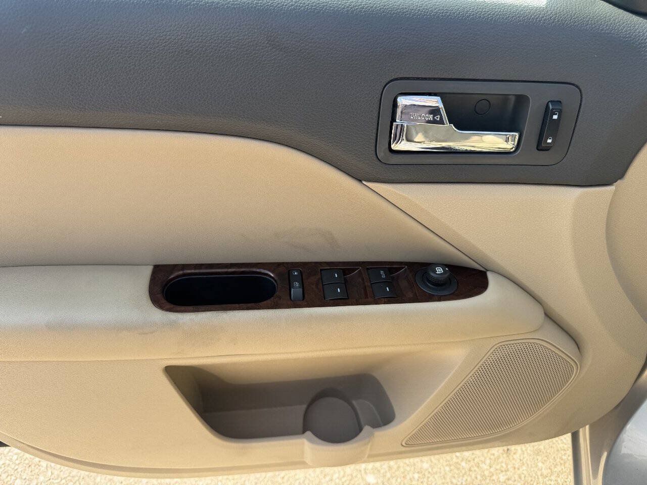 Used 2010 Ford Fusion SEL FWD image 11