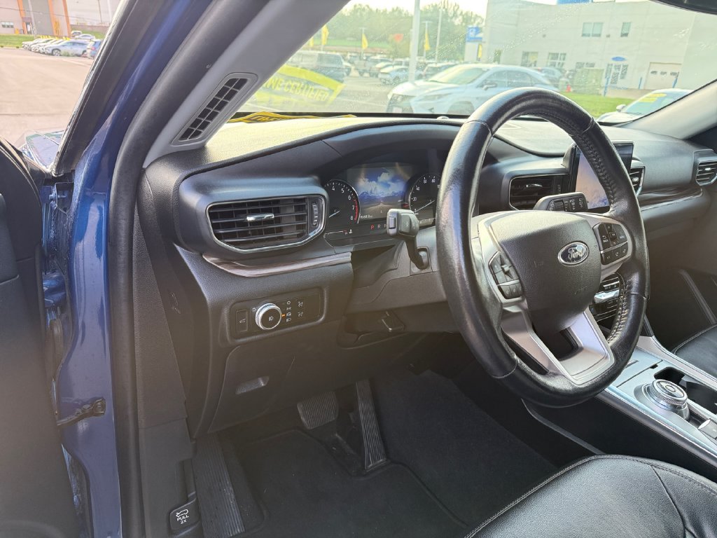 Used 2023 Ford Explorer Limited AWD/4WD image 13