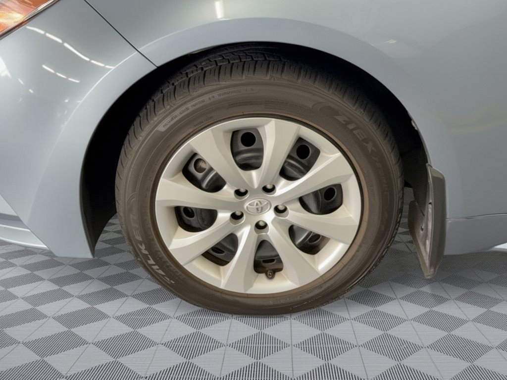 Used 2020 Toyota Corolla LE FWD image 13