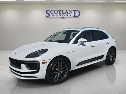Used 2023 Porsche Macan image 2