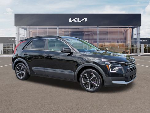 Certified 2023 Kia Niro EX FWD image 2