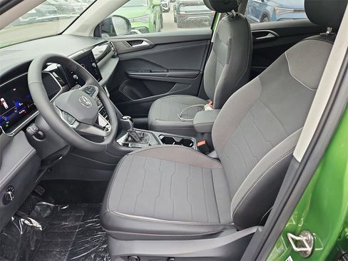 New 2025 Volkswagen Taos SE image 19