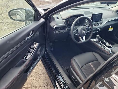 New 2025 Nissan Altima 2.5 SR image 10