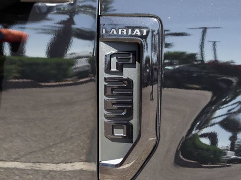 Used 2022 Ford F250 Lariat w/ Black Appearance Package AWD/4WD image 55