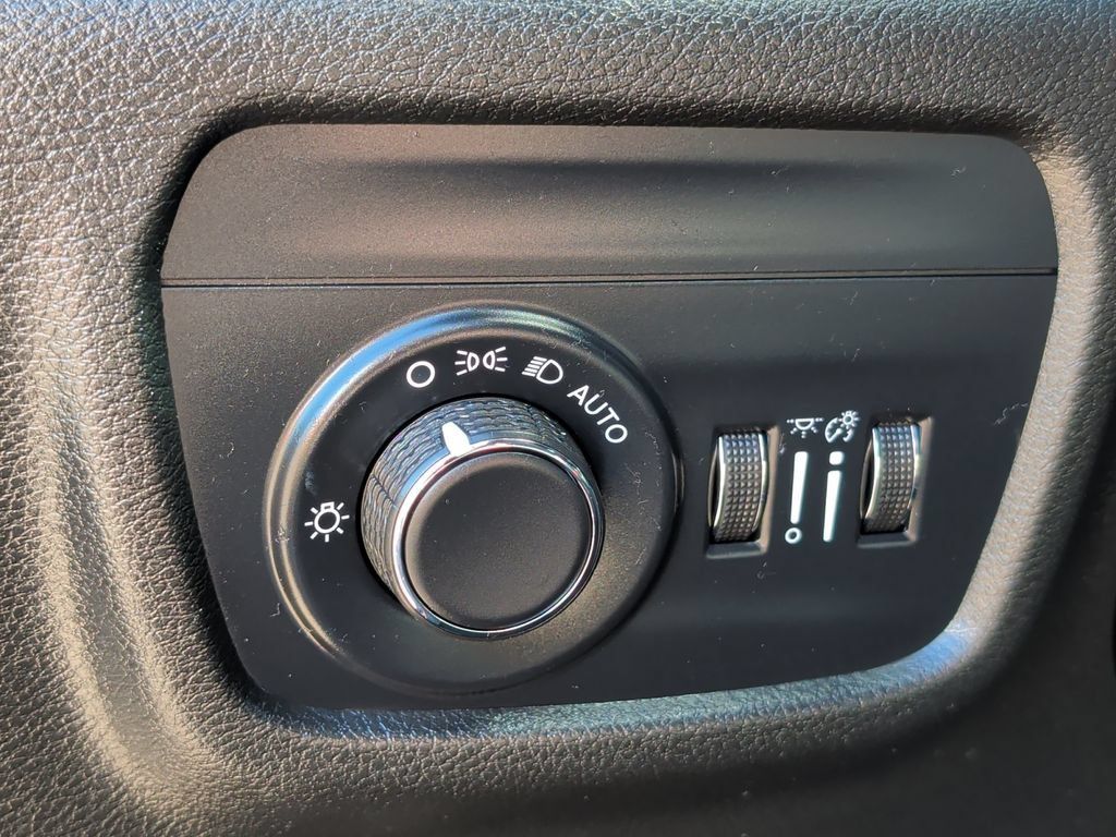 Used 2025 Jeep Grand Cherokee Altitude AWD/4WD image 14
