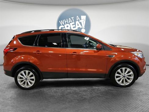 Used 2019 Ford Escape SEL image 2