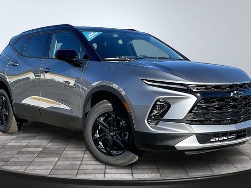 New 2026 Chevrolet Blazer LT w/ Convenience Package FWD image 2