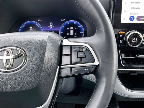 Used 2023 Toyota Highlander Limited image 25