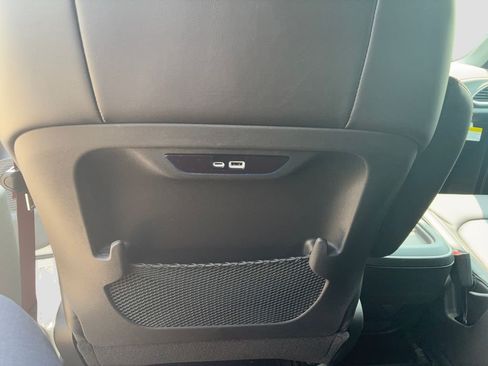 New 2027 Chrysler Pacifica Select AWD/4WD image 18
